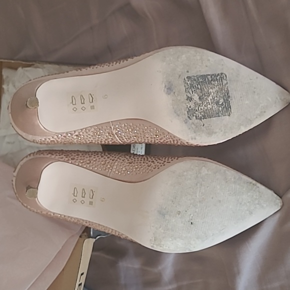 Shoes - Picture 7 of 8